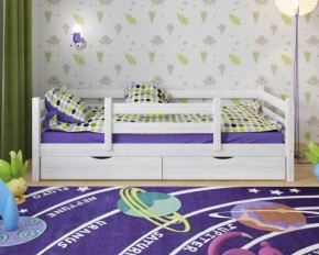 Детская кровать из массива березы Соня-5 (Белый/Лак) в Стрежевом - strezevoi.ok-mebel.com | фото 1